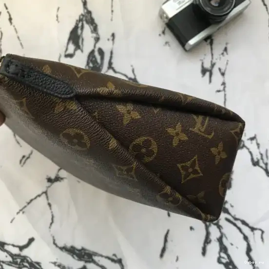 Louis Vuitton BEAUTY PALLAS CASE 0702